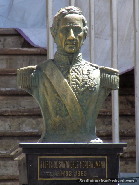 Andres de Santa Cruz y Calahumana (1792-1865) monumento en La Paz. (480x640px). Bolivia, Sudamerica.