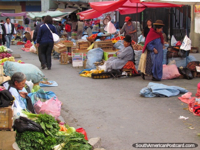 Mercado Rodriguez fruit and vegetable stalls in La Paz. (640x480px). Bolivia, South America.