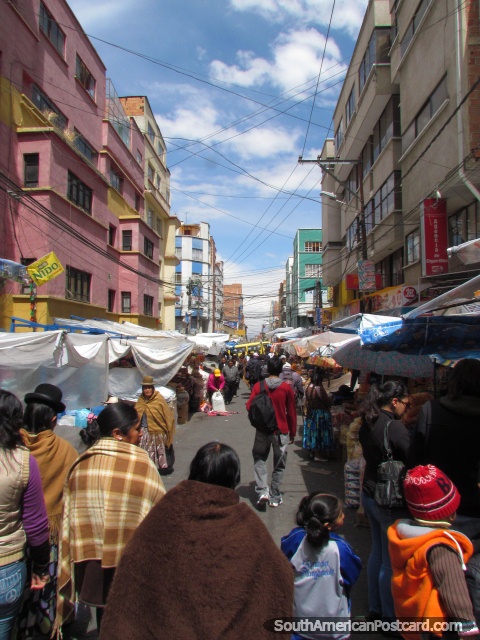 Rua do Mercado Uruguai em La Paz. (480x640px). Bolvia, Amrica do Sul.