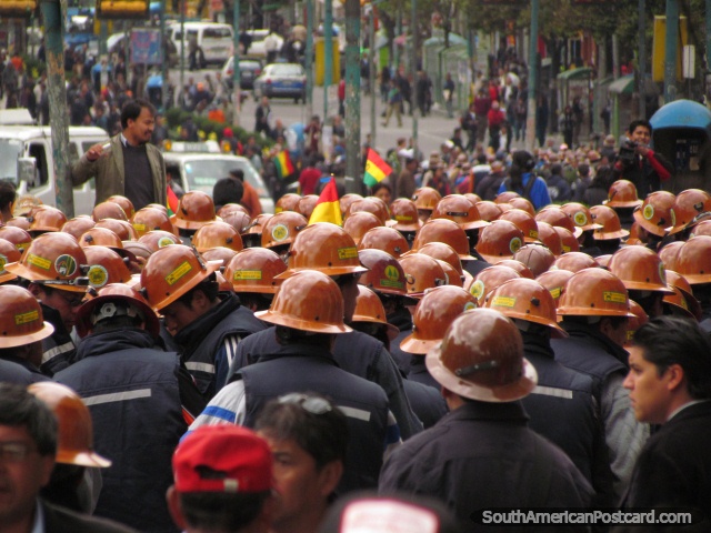 Chapus de mineiros bolivianos nas marchas em La Paz. (640x480px). Bolvia, Amrica do Sul.