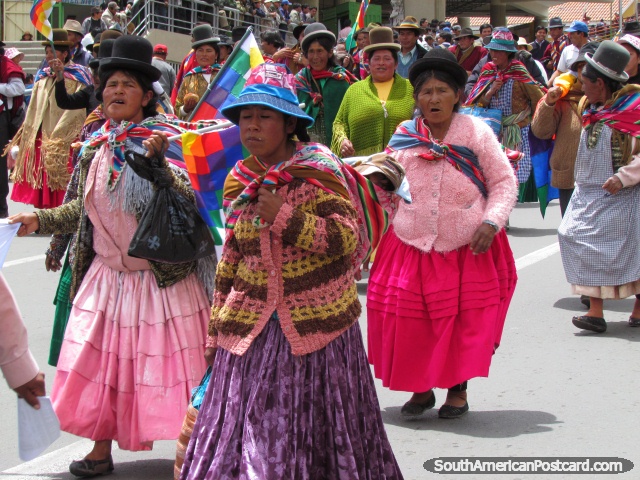 Um grupo de mulher boliviana marcha em La Paz. (640x480px). Bolvia, Amrica do Sul.