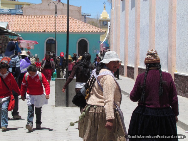 As ruas e pessoas em Uyuni. (640x480px). Bolívia, América do Sul.