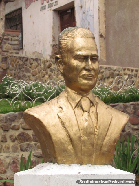 Casiano Tejeda Molina (1916-1975), favorite son of Sucre, monument. (480x640px). Bolivia, South America.