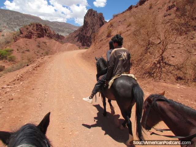 O nosso guia no cavalo viaja em Tupiza. (640x480px). Bolvia, Amrica do Sul.