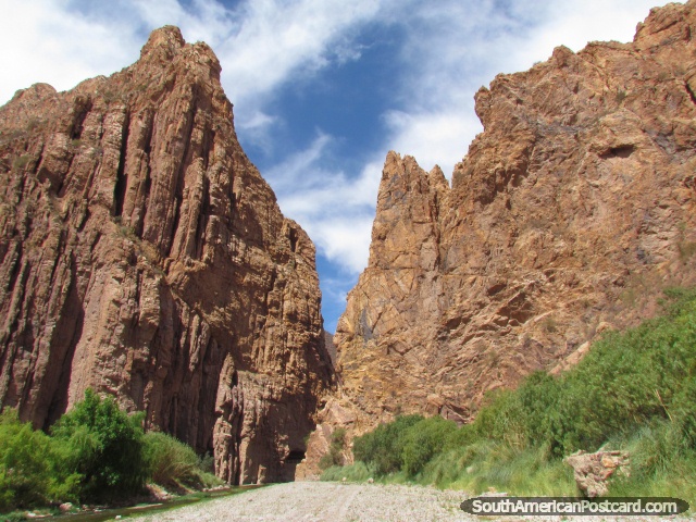 La roca asombrosa enorme se vuelve en Tupiza durante el paseo del caballo. (640x480px). Bolivia, Sudamerica.