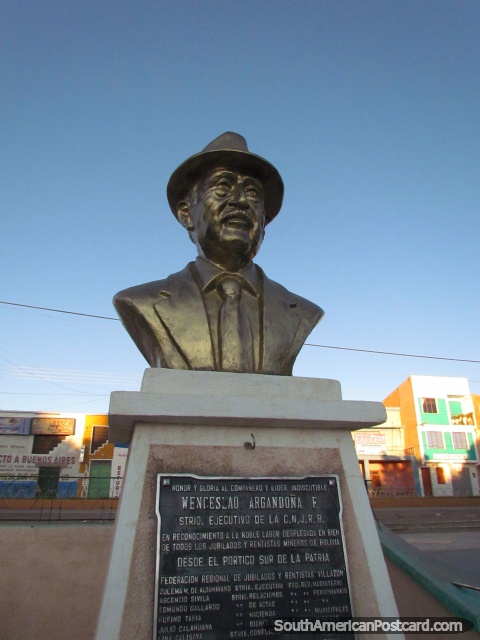 Monumento a Wenceslao Argandona en Villazon. (480x640px). Bolivia, Sudamerica.