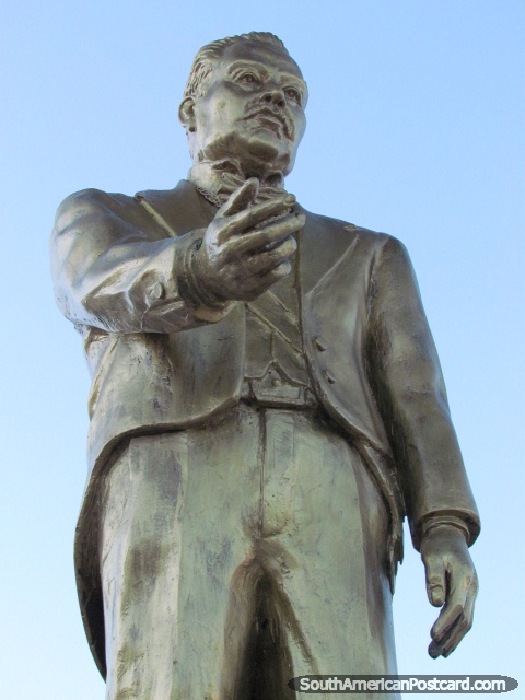Monumento a homem desconhecido em Villazon. (480x640px). Bolívia, América do Sul.