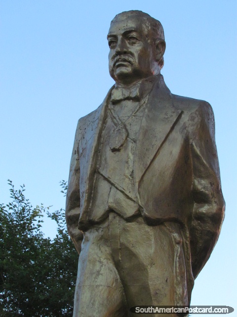 Eliodoro Villazon (1848-1939) monumento em Villazon, ex-presidente. (480x640px). Bolívia, América do Sul.