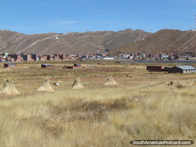 Vista de Desaguadero, mitad en Bolivia, mitad en Per. (640x480px). Bolivia, Sudamerica.