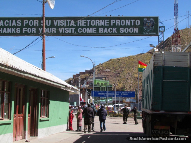 Borda que atravessa em Desaguadero, que olha em direo ao Peru. (640x480px). Bolvia, Amrica do Sul.