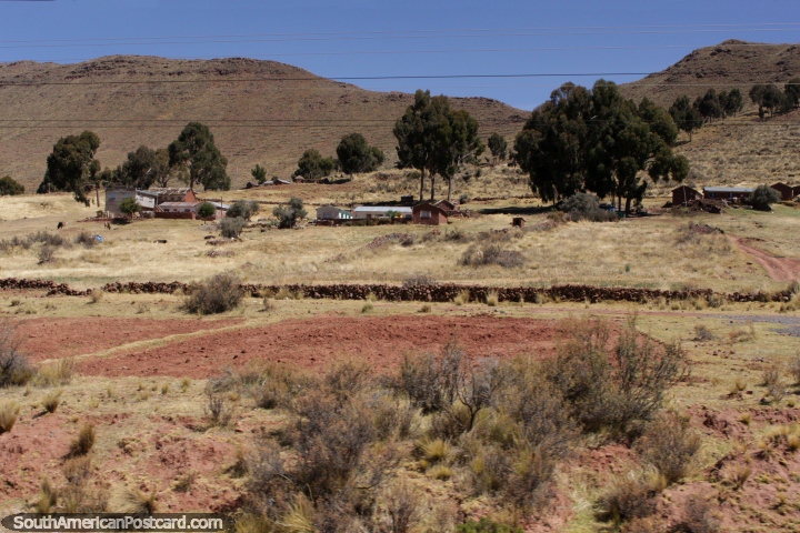 Houses on the slopes of the hills between Desaguadero and Tiwanaku. (720x480px). Bolivia, South America.