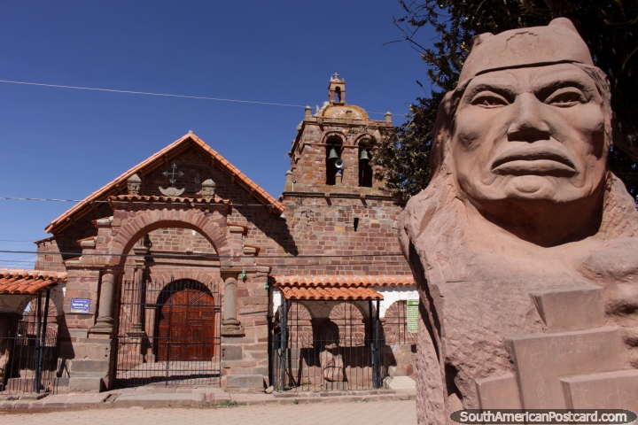 Iglesia de San Pedro, construida entre 1580 y 1.612 en Tiahuanaco, un monumento nacional. (720x480px). Bolivia, Sudamerica.