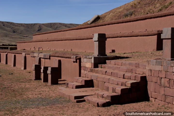 La Pirmide de Akapana al Tiahuanaco Ruinas. (720x480px). Bolivia, Sudamerica.