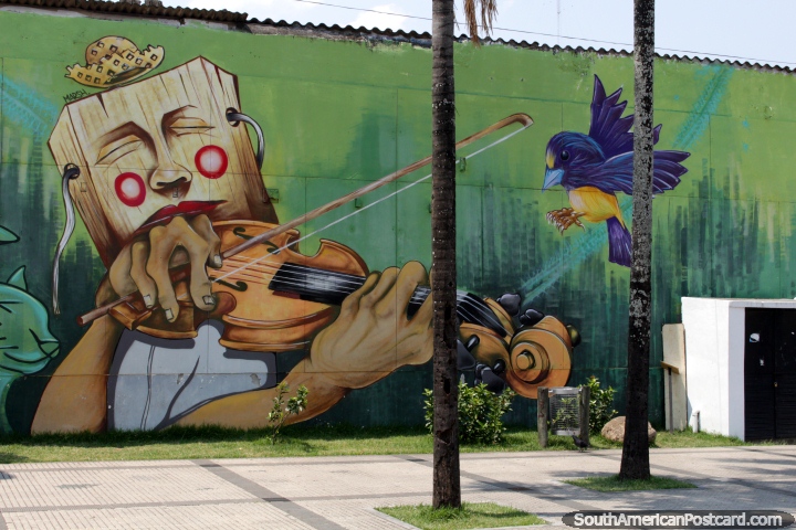 Man with a wooden head plays violin, fantastic mural in Santa Cruz. (720x480px). Bolivia, South America.