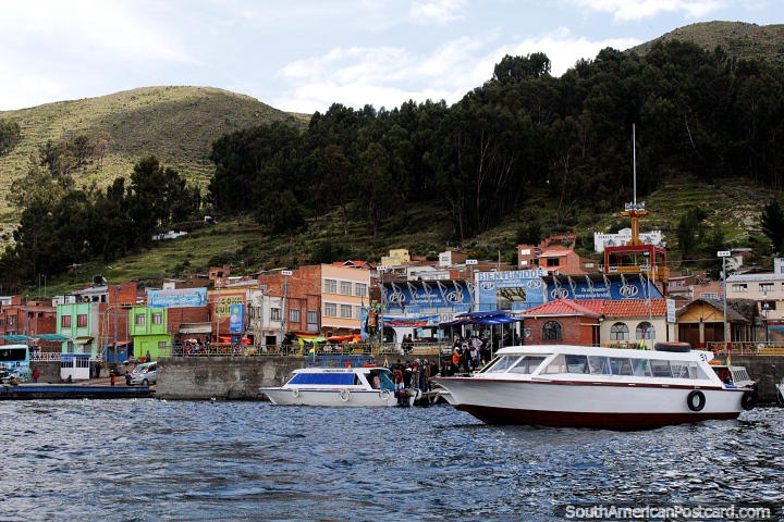 San Pedro de Tiquina, cruzar el estrecho a San Pablo de Tiquina en bote. (720x480px). Bolivia, Sudamerica.