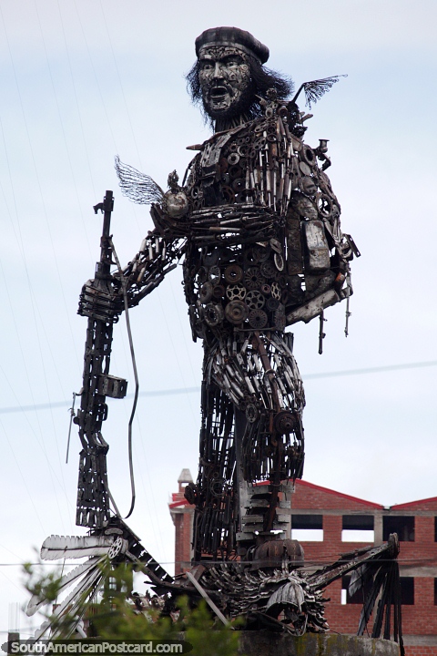Che Guevara (1928-1967), a revolutionary, huge sculpture made from scrap metal pieces in La Paz. (480x720px). Bolivia, South America.