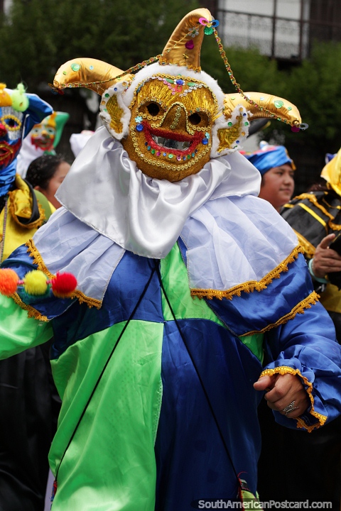 Isto pode ser uma verso do Brincalho? Grandes trajes no carnaval de Sucre. (480x720px). Bolvia, Amrica do Sul.