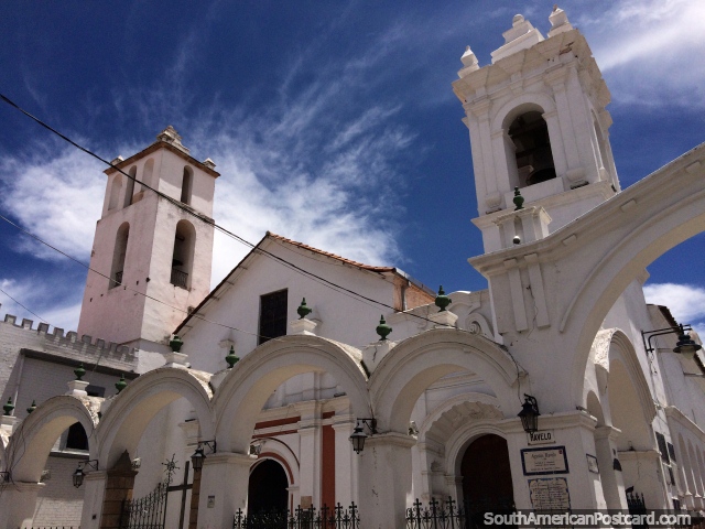 Basilica de San Francisco and iconic archways, built 1539-1581 in Sucre. (640x480px). Bolivia, South America.
