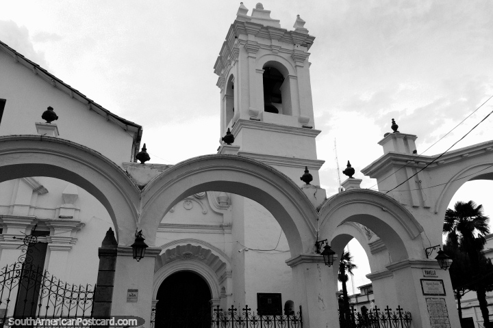 San Francisco Plaza arches built in 1827 and the Basilica de San Francisco in Sucre. (720x480px). Bolivia, South America.
