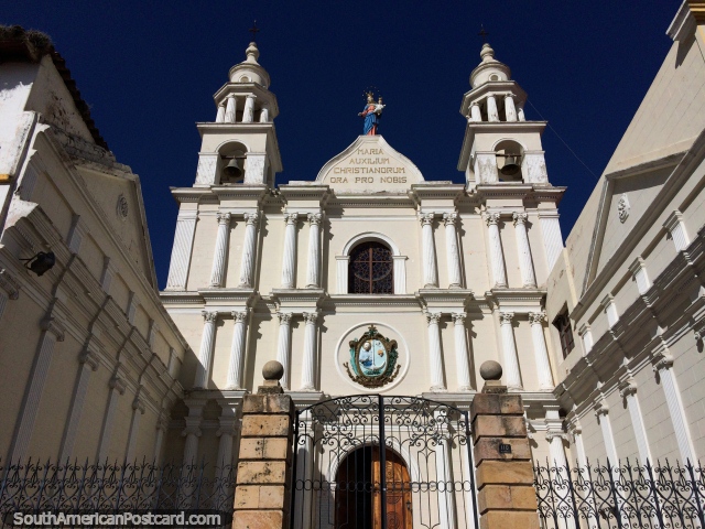 Iglesia María Auxiliadora (1619) en Sucre, una de las muchas iglesias blancas en la ciudad. (640x480px). Bolivia, Sudamerica.