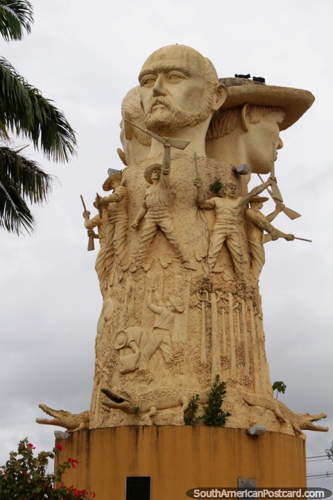 Trs monumento de Cabeas (Tres Cabezas) em Cobija, em lembrana da guerra Bahia. (480x720px). Bolvia, Amrica do Sul.