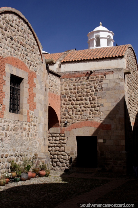 Fachada de pedra da a Hortel em Potosi, construdo entre 1572 e 1575. (480x720px). Bolvia, Amrica do Sul.