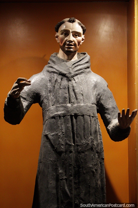 Saint Peter de Alcantara, o 18o século, figura na igreja no museu de moeda em Potosi. (480x720px). Bolívia, América do Sul.