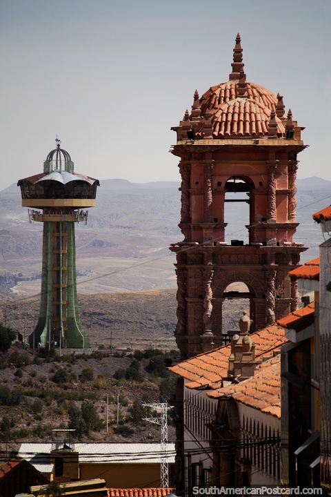 Torre da igreja de Compania e a torre de vigia de miradouro em Potosi. (480x720px). Bolvia, Amrica do Sul.