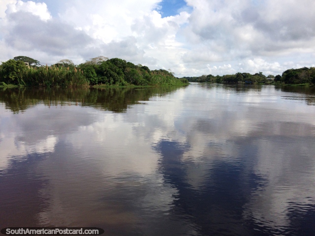El Ro Mamore en la cuenca del Amazonas en Trinidad, hogar de mucha vida silvestre. (640x480px). Bolivia, Sudamerica.