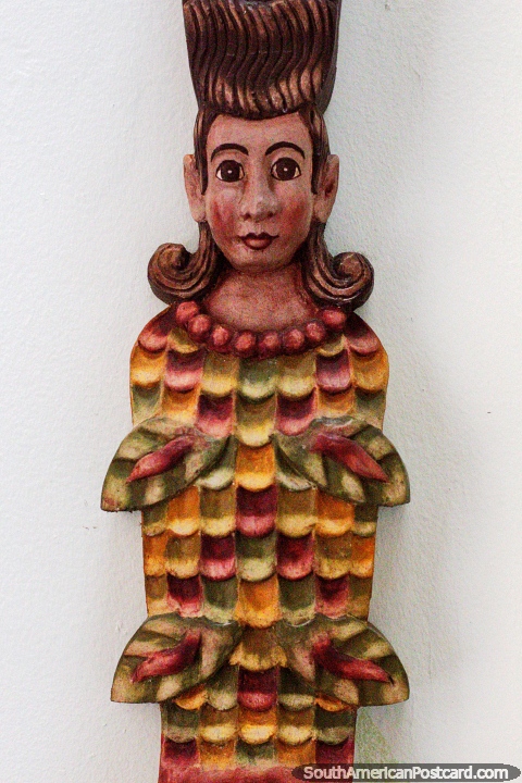 A sereia de Chiquitos, tem uma cara doce e infantil, trabalho religioso no Museu Histrico Regional em Santa Cruz. (480x720px). Bolvia, Amrica do Sul.