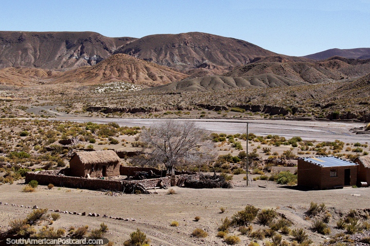 Mud-brick house with a thatched roof, bleak and barren terrain around Tica Tica, between Potosi and Uyuni. (720x480px). Bolivia, South America.