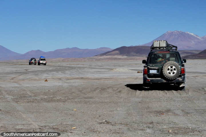 Jeeps on tour in the Uyuni desert, each jeep has 6 people plus the driver, day 2 is to the mountains and lagoons. (720x480px). Bolivia, South America.