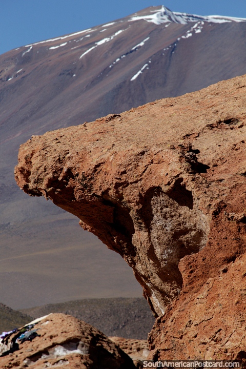 Dentado y hermoso paisaje spero, el desierto de Uyuni tiene muchos terrenos y texturas diferentes. (480x720px). Bolivia, Sudamerica.