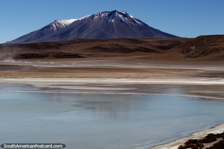 Cenrio excitante na Lagoa Charcota, uma de muitas lagoas para ver no deserto de Uyuni. (720x480px). Bolvia, Amrica do Sul.