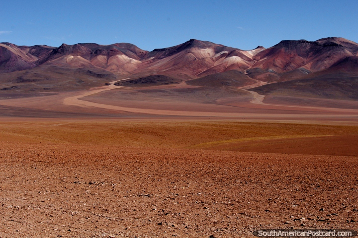 Tonos de espectacular color marrn en el desierto de Siloli, parte del recorrido por las salinas de Uyuni. (720x480px). Bolivia, Sudamerica.