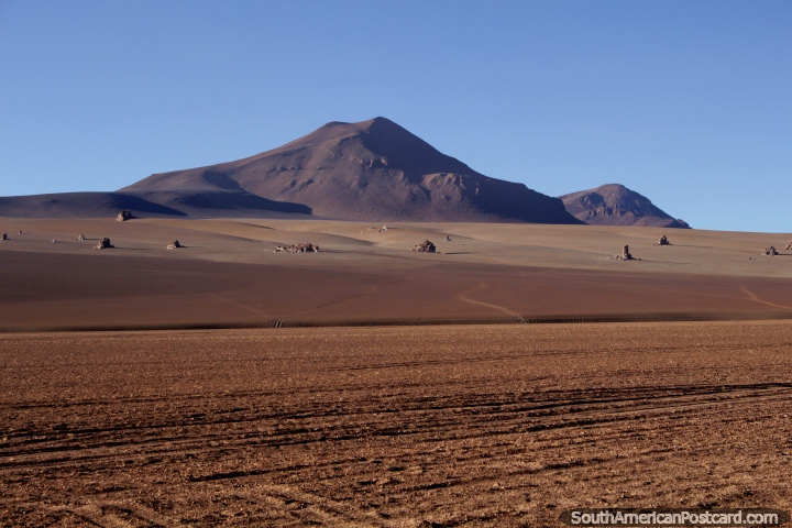 Valle de Dali lleva el nombre de Salvador Dali, en Uyuni, terreno abierto ubicado cerca de la piscina termal. (720x480px). Bolivia, Sudamerica.