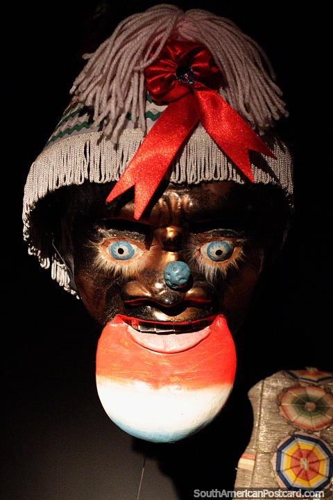 Mscara de Kaisilla, hecha de fieltro moldeado de yeso, la danza Waka Waka, museo Musef, La Paz. (480x720px). Bolivia, Sudamerica.