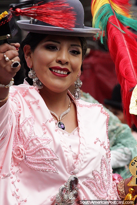Una mujer celebra la expresin cultural del festival El Gran Poder en La Paz. (480x720px). Bolivia, Sudamerica.