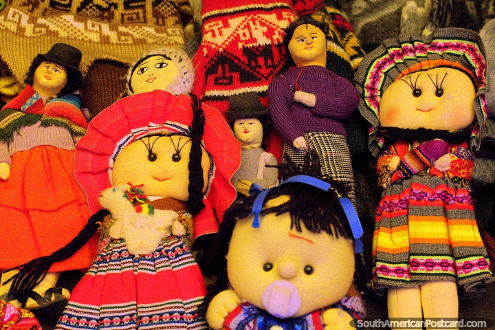 Muecas Bolivianas, bebs y mujeres, recuerdos para comprar en Recoleta, Sucre. (720x480px). Bolivia, Sudamerica.