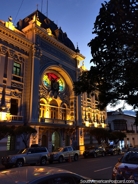 The blue hour and the government building at the Plaza 25 de Mayo in Sucre with lights. (480x640px). Bolivia, South America.