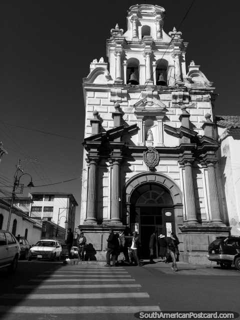Hospital de Santa Brbara (y iglesia) (1554), fotografa en blanco y negro de Sucre. (480x640px). Bolivia, Sudamerica.