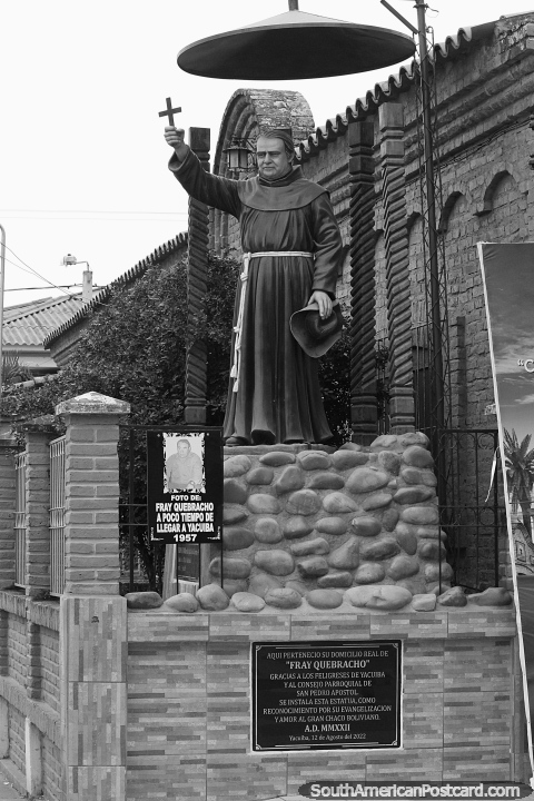 Monumento a Fray Quebracho en Yacuiba, visit la ciudad en 1957. (480x720px). Bolivia, Sudamerica.