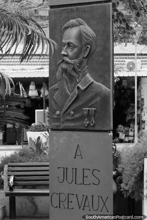 Jules Crevaux (1847-1882), mdico, soldado y explorador francs fallecido en Bolivia, monumento en Yacuiba. (480x720px). Bolivia, Sudamerica.