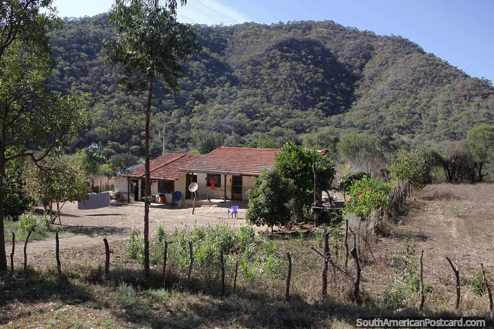 Casa e terreno nas montanhas verdes ao redor de Mataral, ao norte de Vallegrande. (720x480px). Bolvia, Amrica do Sul.