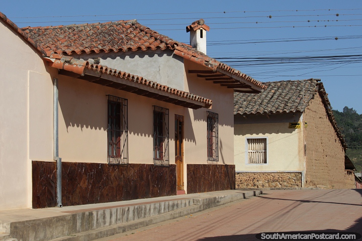 Streets and buildings of Samaipata in the eastern foothills of the Bolivian Andes. (720x480px). Bolivia, South America.