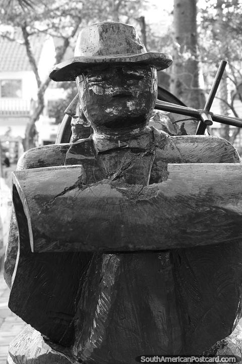 Gentleman with a hat, sculpture in the plaza in Samaipata. (480x720px). Bolivia, South America.