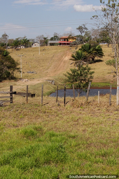 Bela fazenda e propriedade ao redor de San Silvestre. (480x720px). Bolvia, Amrica do Sul.