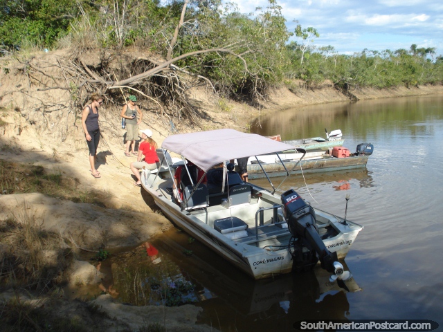 La preparacin a irse en el barco del ro para ir pescando en Pantanal. (640x480px). Brasil, Sudamerica.
