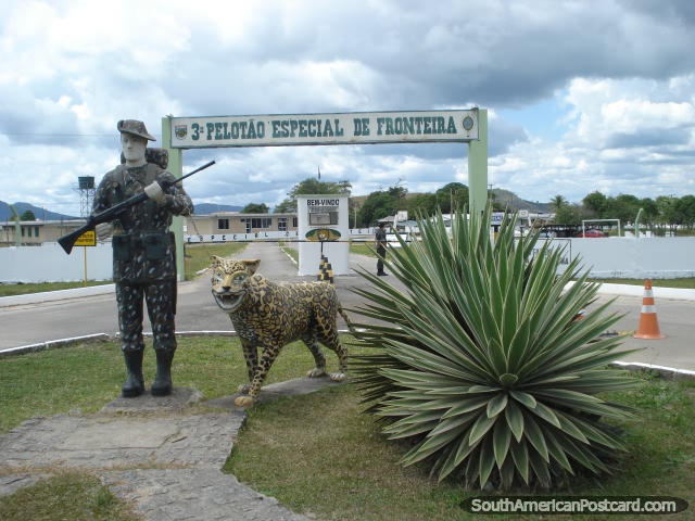 A base e monumento do Peloto Especial na borda com a Venezuela em Pacaraima. (640x480px). Brasil, Amrica do Sul.