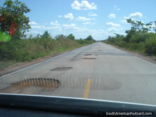 The road in bad condition between Pacaraima and Boa Vista. (640x480px). Brazil, South America.